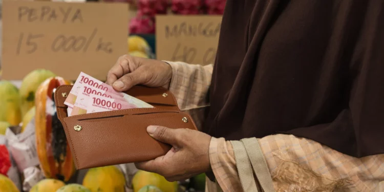Indonesian Rupiah Hit a 27-Year Low, Citing Global Uncertainty and Prabowo's Schemes
