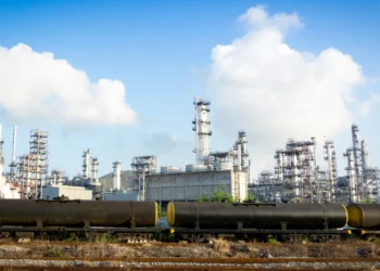 Oil Rises By 1% As Manufacturing Expands in China