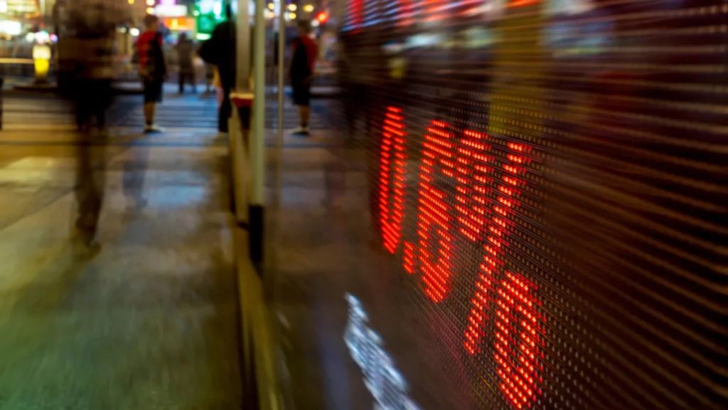 Hong Kong Shares Suffers Historic Collapse Since 1997 Amid Trade War