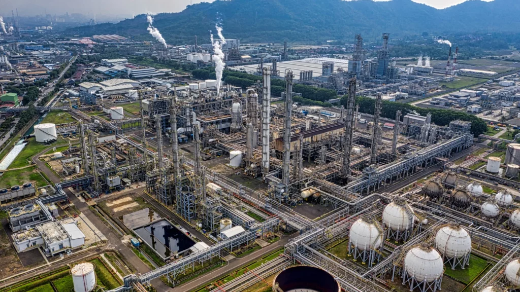 Oil Prices Record Weekly Loss Despite Global Supply Set To Expand