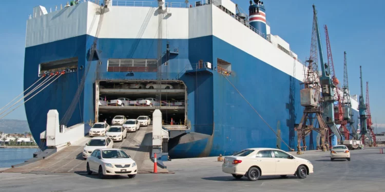Japan’s Exports Drop 1.7% Amid Tariff Tensions With US