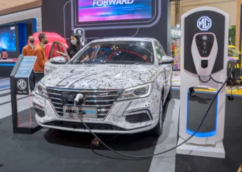 Indonesia Should Adopt EVs over its Pricey Methanol Plant Project, Experts Advise