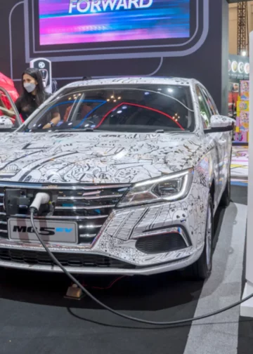 Indonesia Should Adopt EVs over its Pricey Methanol Plant Project, Experts Advise