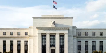 Weakening Dollar Makes Investors Reduce Dollar Exposure to Protect US Equity Holdings