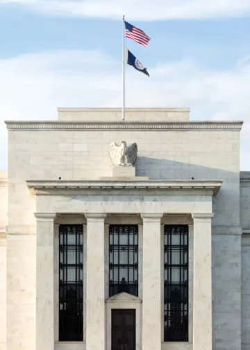 Weakening Dollar Makes Investors Reduce Dollar Exposure to Protect US Equity Holdings