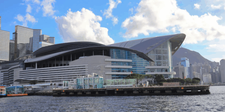 Hong Kong Luxury Real Estate Records $2.93 Billion With Just 35 Deals