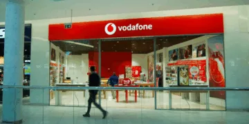 Vodafone Invests £2 Billion with Ericsson and Nokia in 5G Infrastructure 6 Vodafone Invests £2 Billion with Ericsson and Nokia in 5G Infrastructure